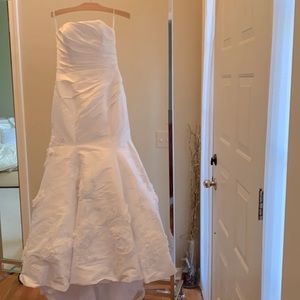 White mermaid wedding gown,never been worn,size 10